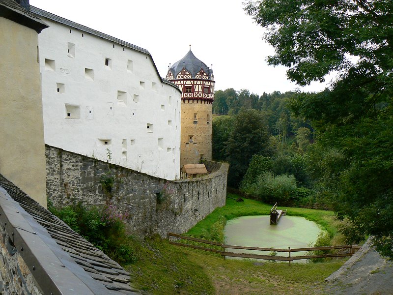Schloss Burgk - Wehrmauern und Schießscharten