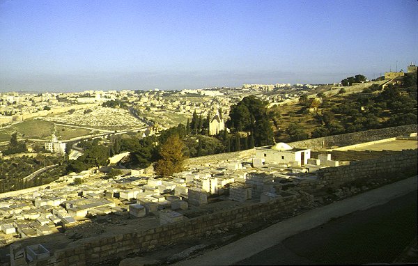 Kidron-Tal zwischen Jerusalemer Altstadt und dem Ölberg