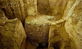 9000 Jahre alter Steinturm