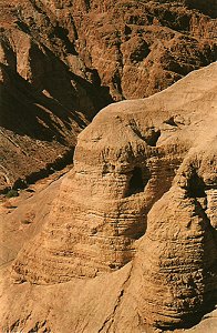 Höhle im Wadi Qumran