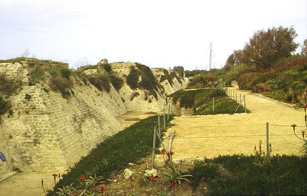 Caesarea (Befestigungsanlagen)