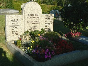 Das Grab von Rudolf Heß in Wunsiedel im Fichtelgebirge