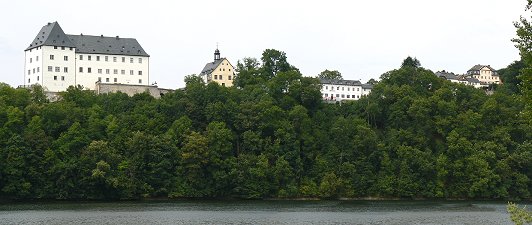 Schloss und Ortschaft Burgk über der Saale