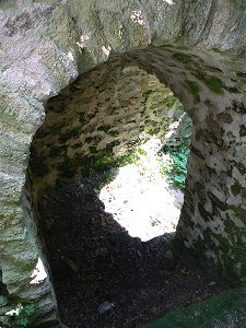 Durchgang zum nicht mehr vorhandenen Kellergewölbe